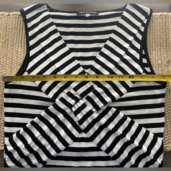 Cable & Gauge Black and White Stripe V-neck sleeveless top, Size Small. EUC - Picture 7 of 8